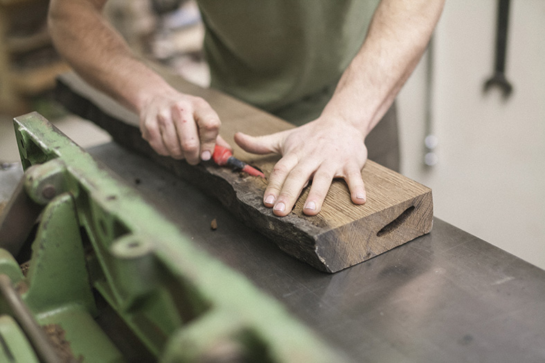 Carpenters in the process of preparing the oak.