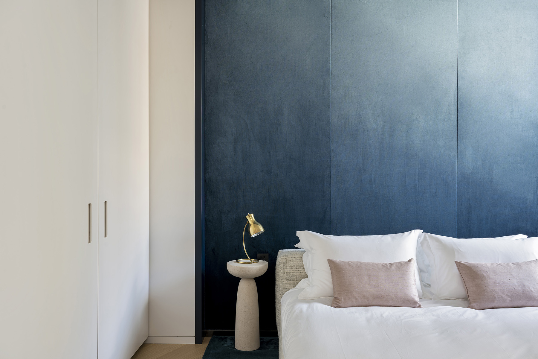 Third floor apartment guest suite with petrol blue silk velvet wall