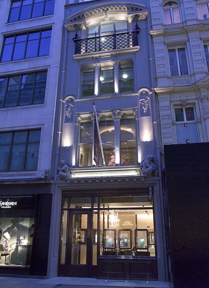 The design of the storefront included an engineered solution to guarantee security against potential ram raiders whilst maintaining the elegance of the 19th century Listed facade.
